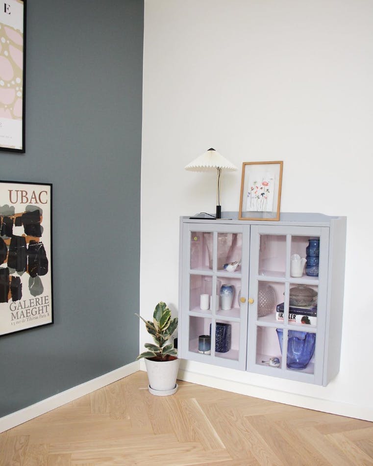 norrild2 Gammelt vitrineskap malt